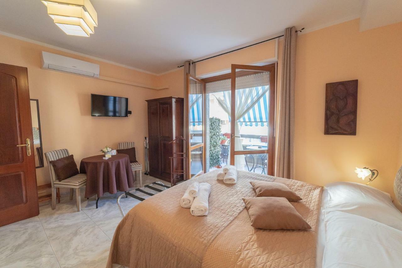 La Rosa - Elegant Rooms Sassari Luaran gambar